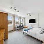 Stunning 3-Bedroom Apartment In Hampstead By Staystaystay