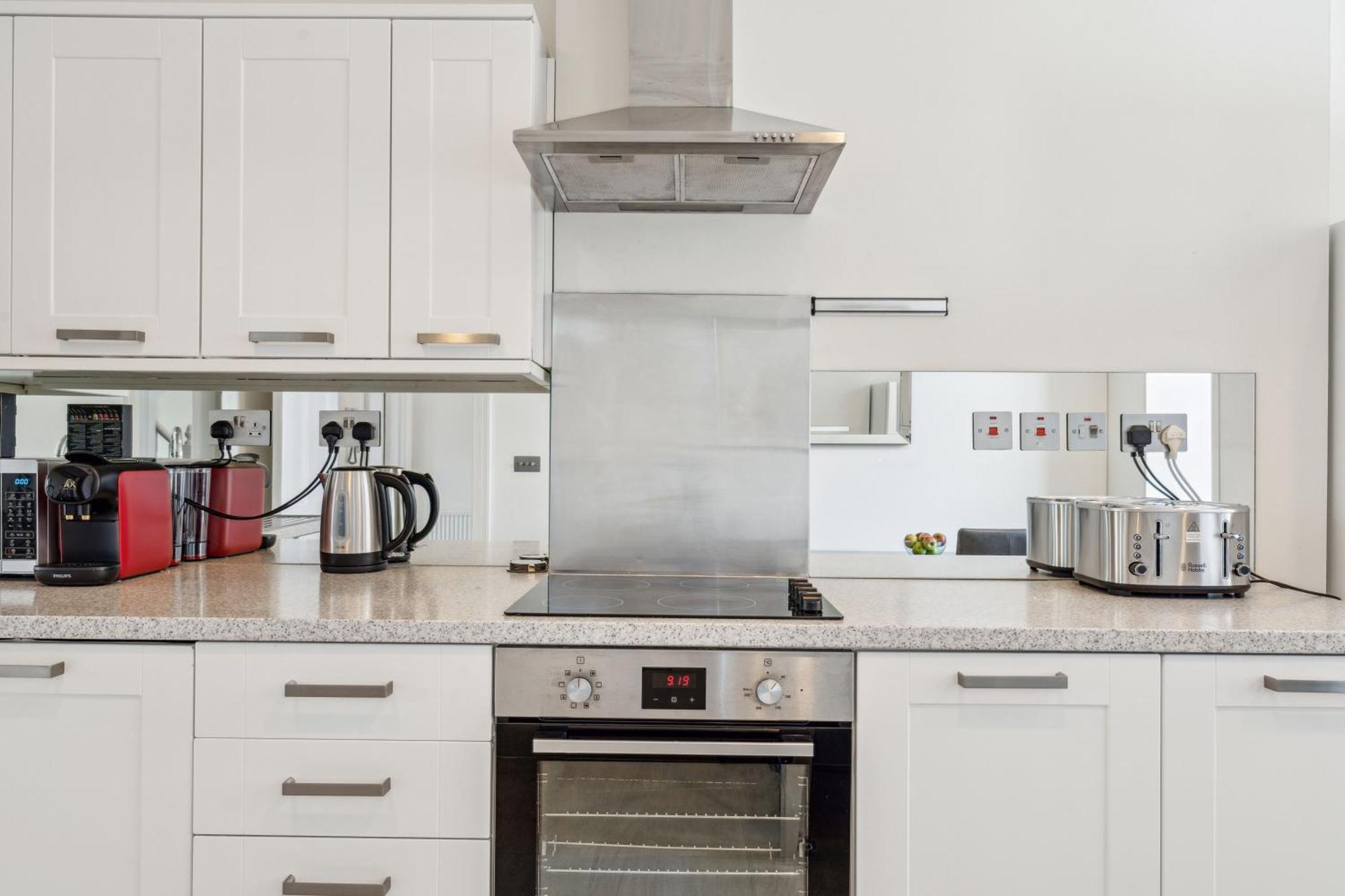 Stunning 3-bedroom In Hampstead By Staystaystay * London